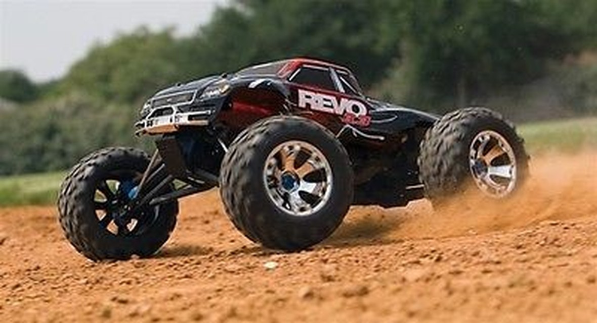 TRAXXAS REVO 3.3 4WD NITRO MONSTER TRU RC CAR-D'TASK AUTO RENNEN INDIA