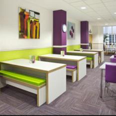 RESTAURANT TABLE & CHAIRS (772)