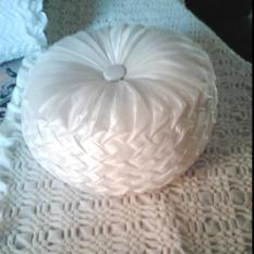Filled Round Cushion 